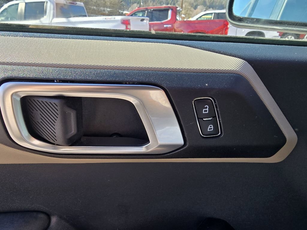 Used 2025 Ford Bronco Big Bend image 16
