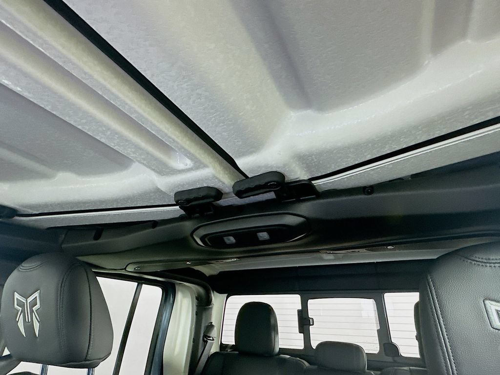 New 2026 Jeep Gladiator Rubicon w/ Technology Group AWD/4WD image 14