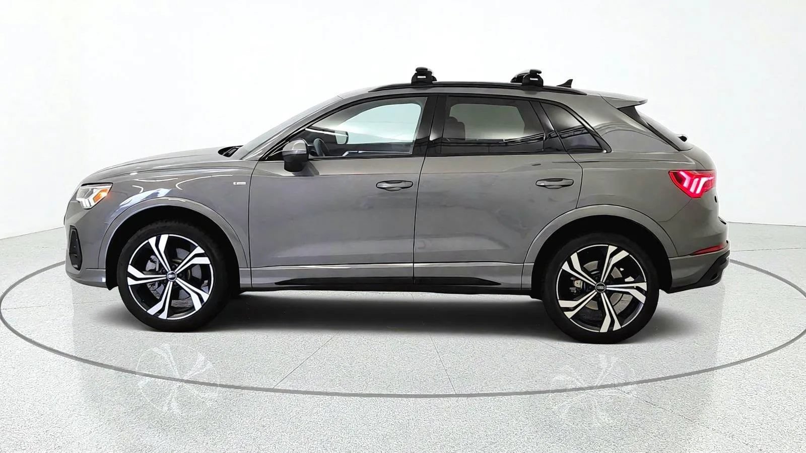 Used 2024 Audi Q3 2.0T Premium Plus w/ Premium Plus Package AWD/4WD image 5