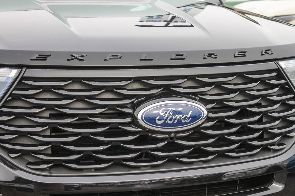 Used 2023 Ford Explorer ST-Line w/ Class IV Trailer Tow Package image 6