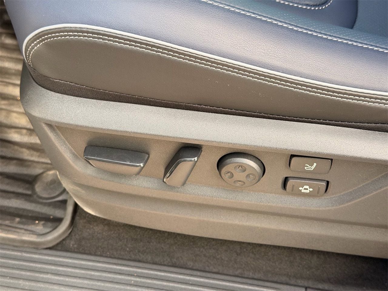 New 2026 INFINITI QX80 4WD image 16