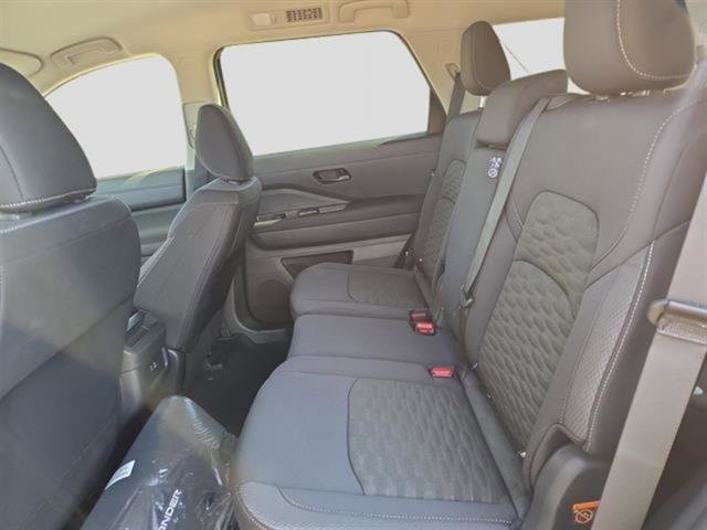 New 2025 Nissan Pathfinder S image 17