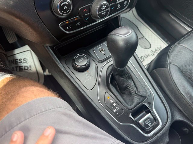 Used 2019 Jeep Cherokee Limited AWD/4WD image 14