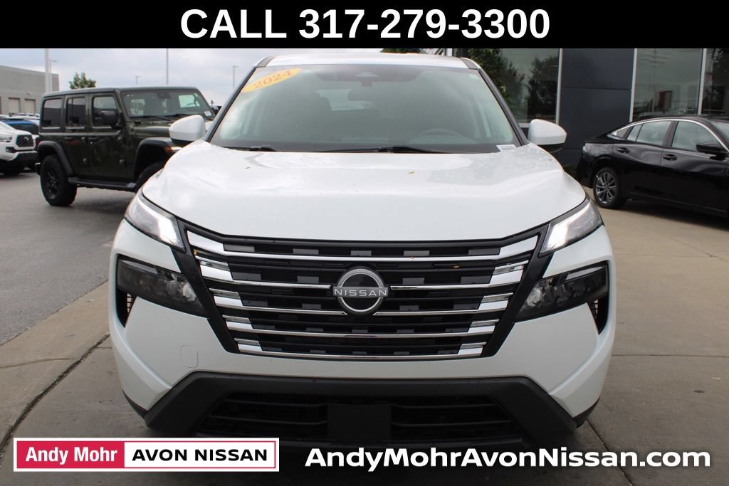 Used 2024 Nissan Rogue SV AWD/4WD image 2