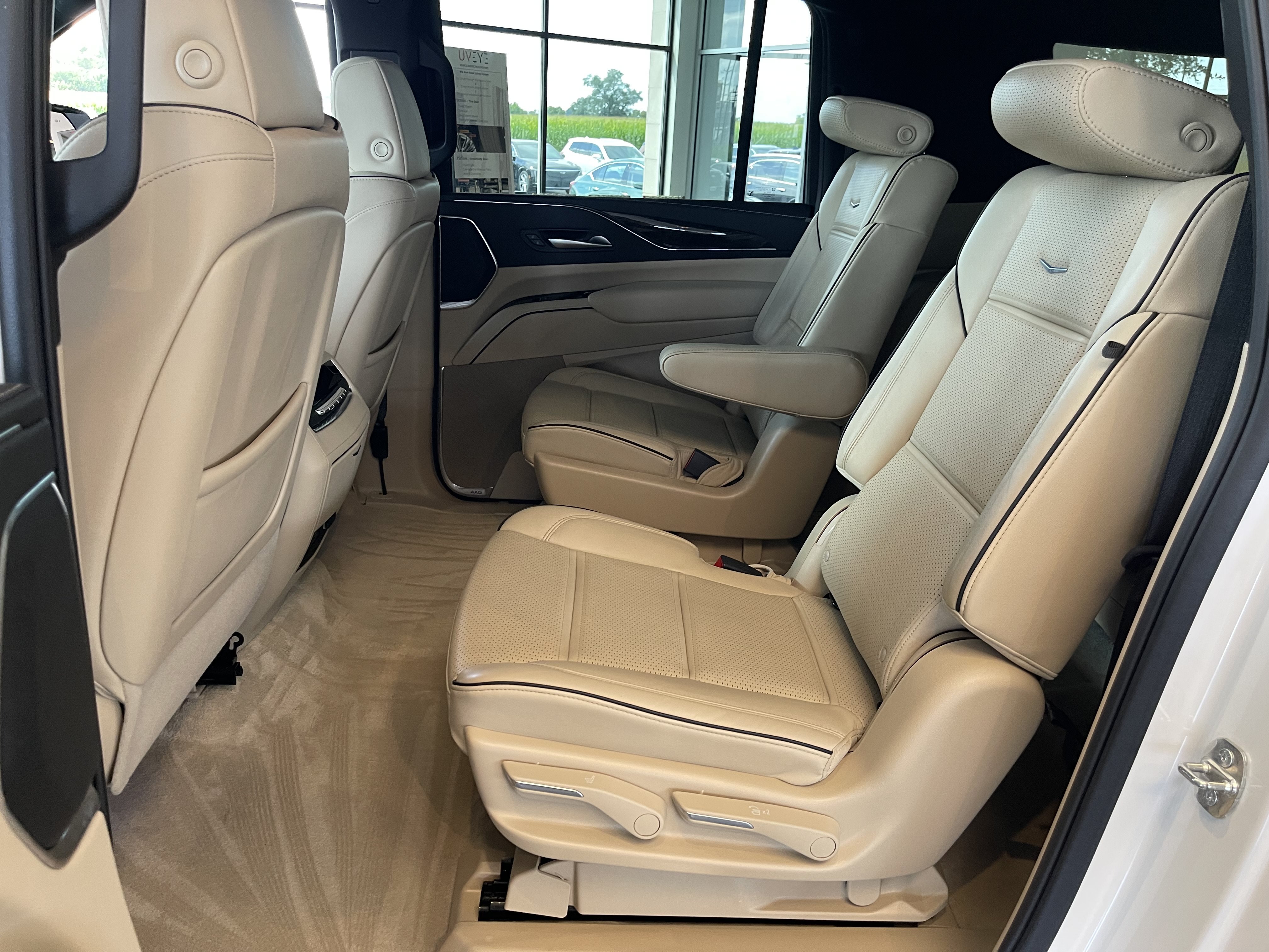 Certified 2024 Cadillac Escalade ESV Premium Luxury AWD/4WD image 16