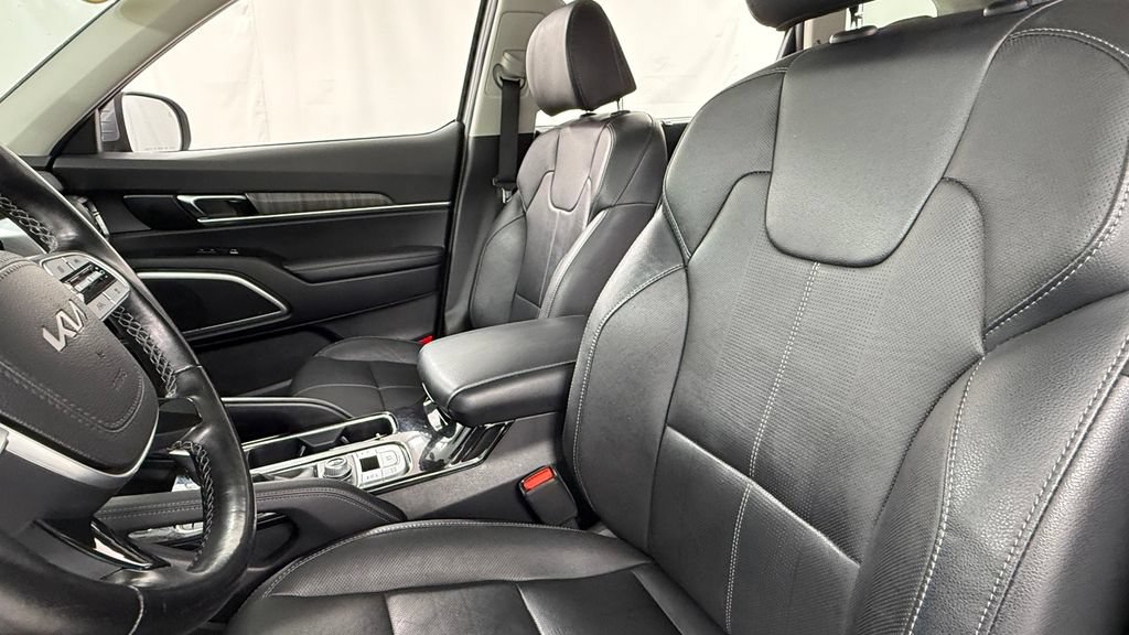 Used 2023 Kia Telluride EX w/ EX Captain's Chair Package AWD/4WD image 25