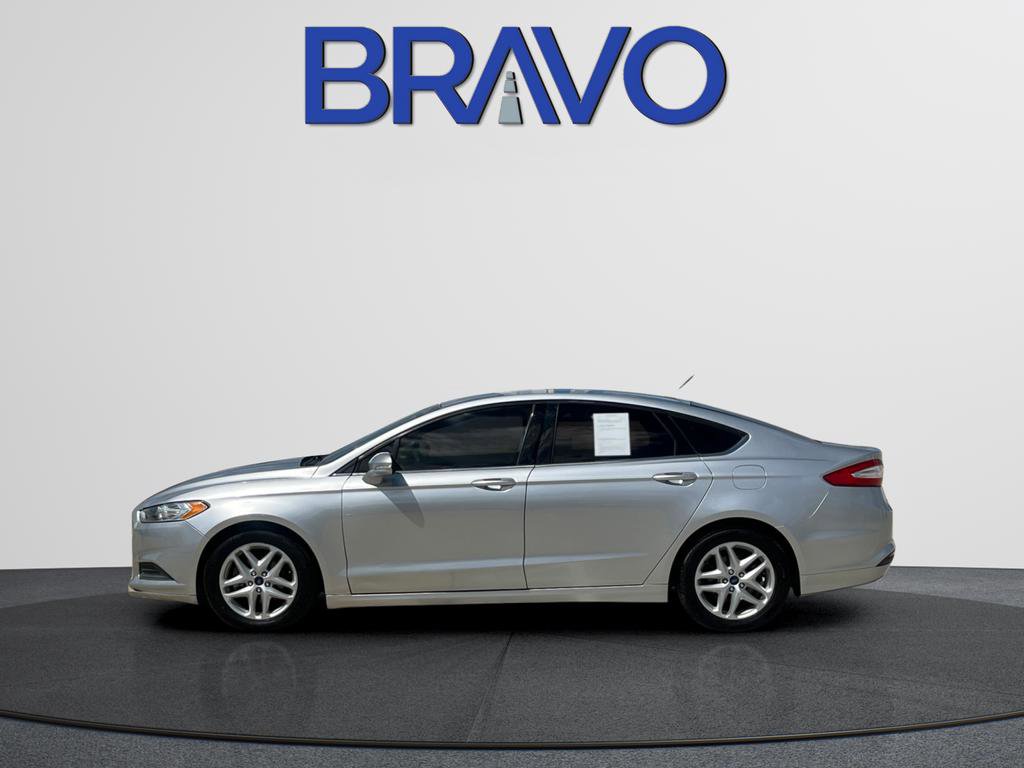 Used 2015 Ford Fusion SE image 9