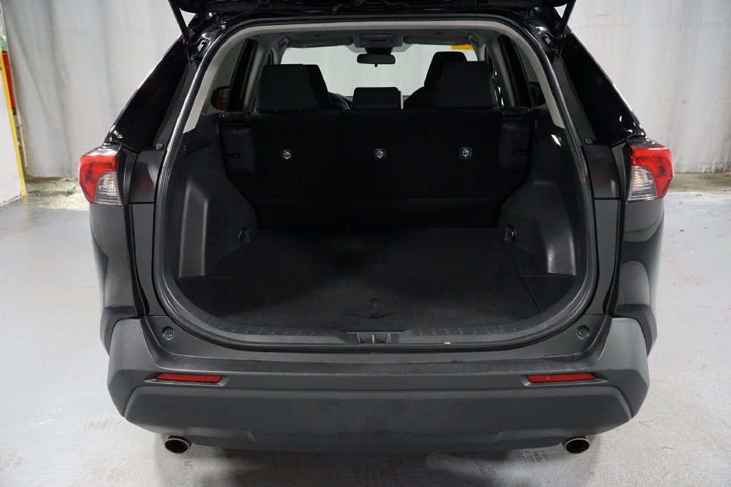 Certified 2024 Toyota RAV4 LE FWD image 32
