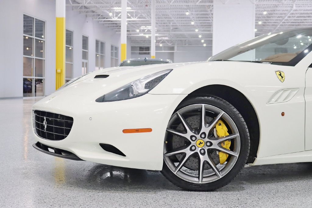 Used 2011 Ferrari California RWD image 4