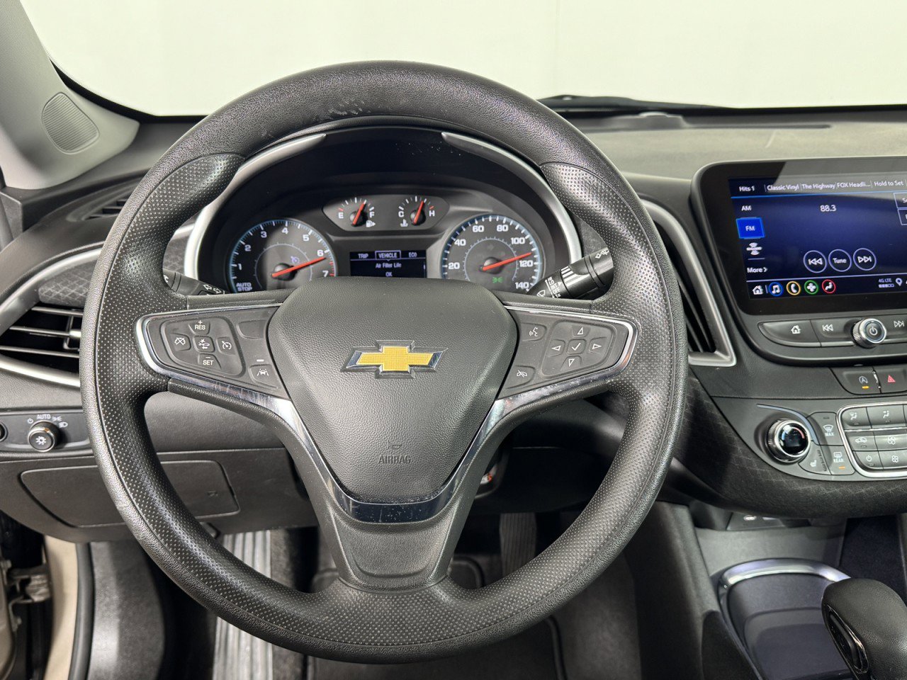 Used 2025 Chevrolet Malibu LT image 12