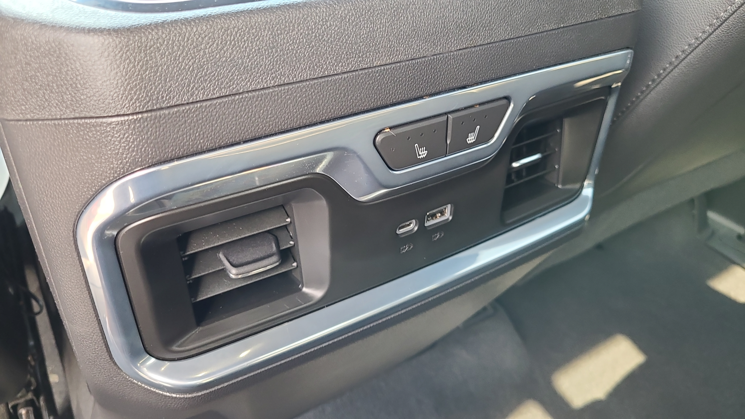Used 2022 Chevrolet Silverado 1500 High Country w/ High Country Premium Package AWD/4WD image 16
