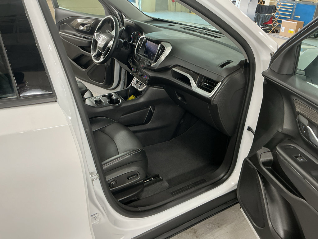 Used 2024 GMC Terrain SLT image 16
