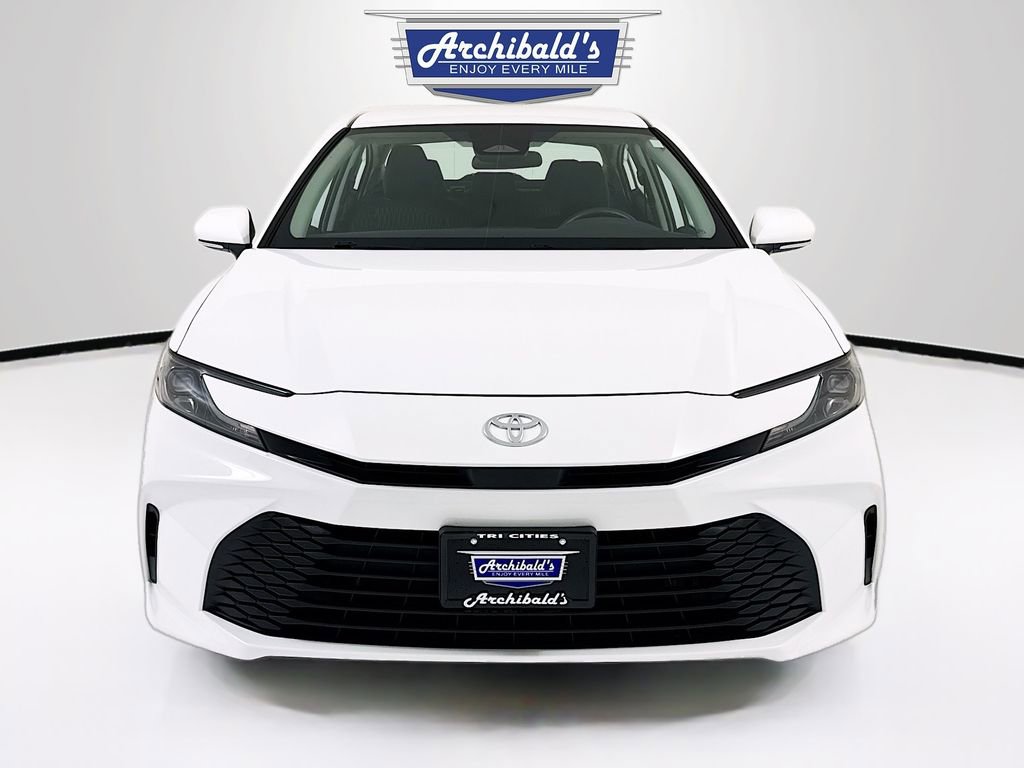 Used 2025 Toyota Camry LE image 2