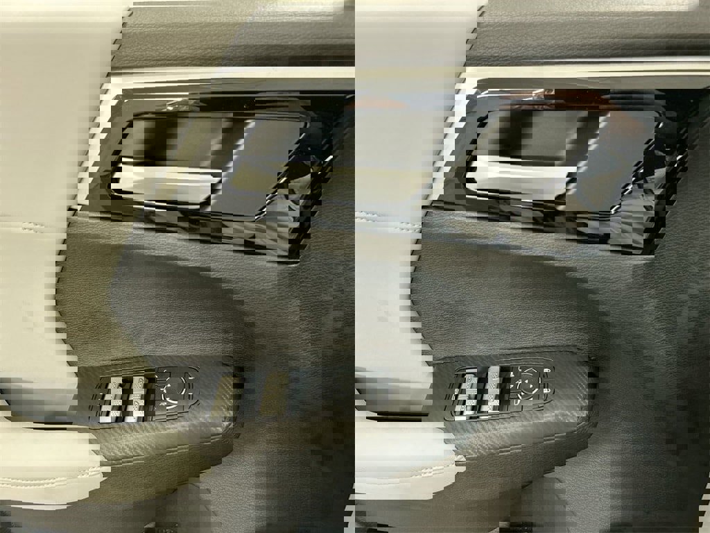 New 2025 Mitsubishi Outlander SE image 13