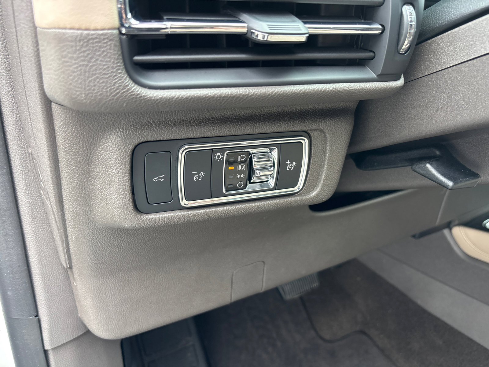 Certified 2022 Lincoln Corsair FWD image 14