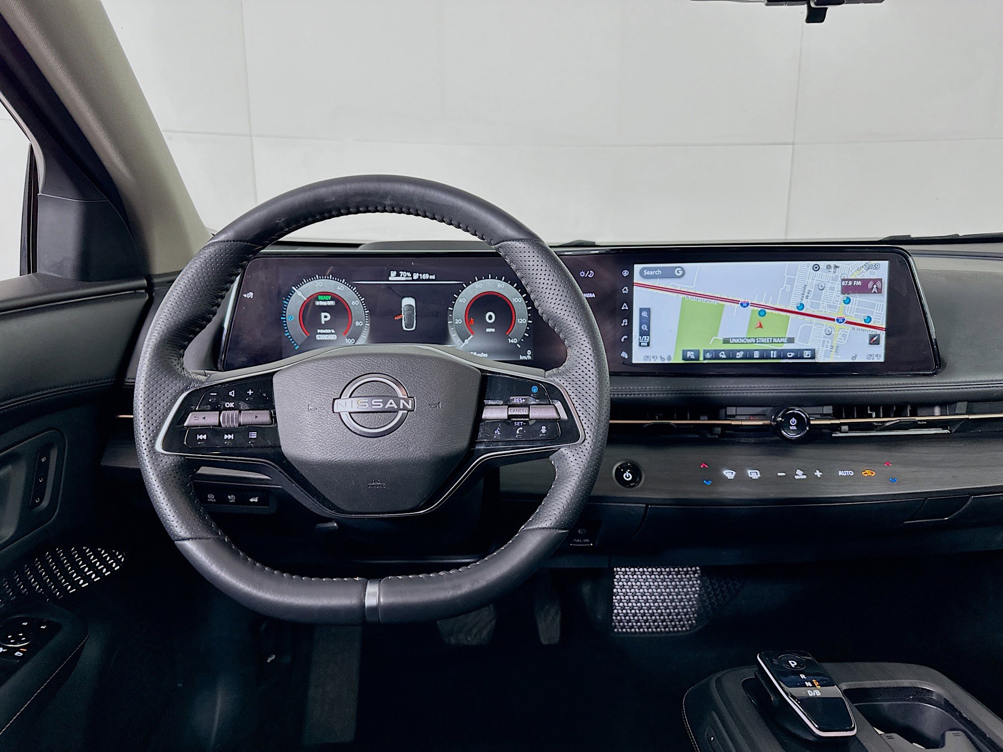 Used 2023 Nissan Ariya AWD image 17