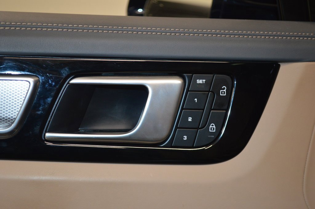 Certified 2023 Porsche Cayenne Platinum Edition image 19