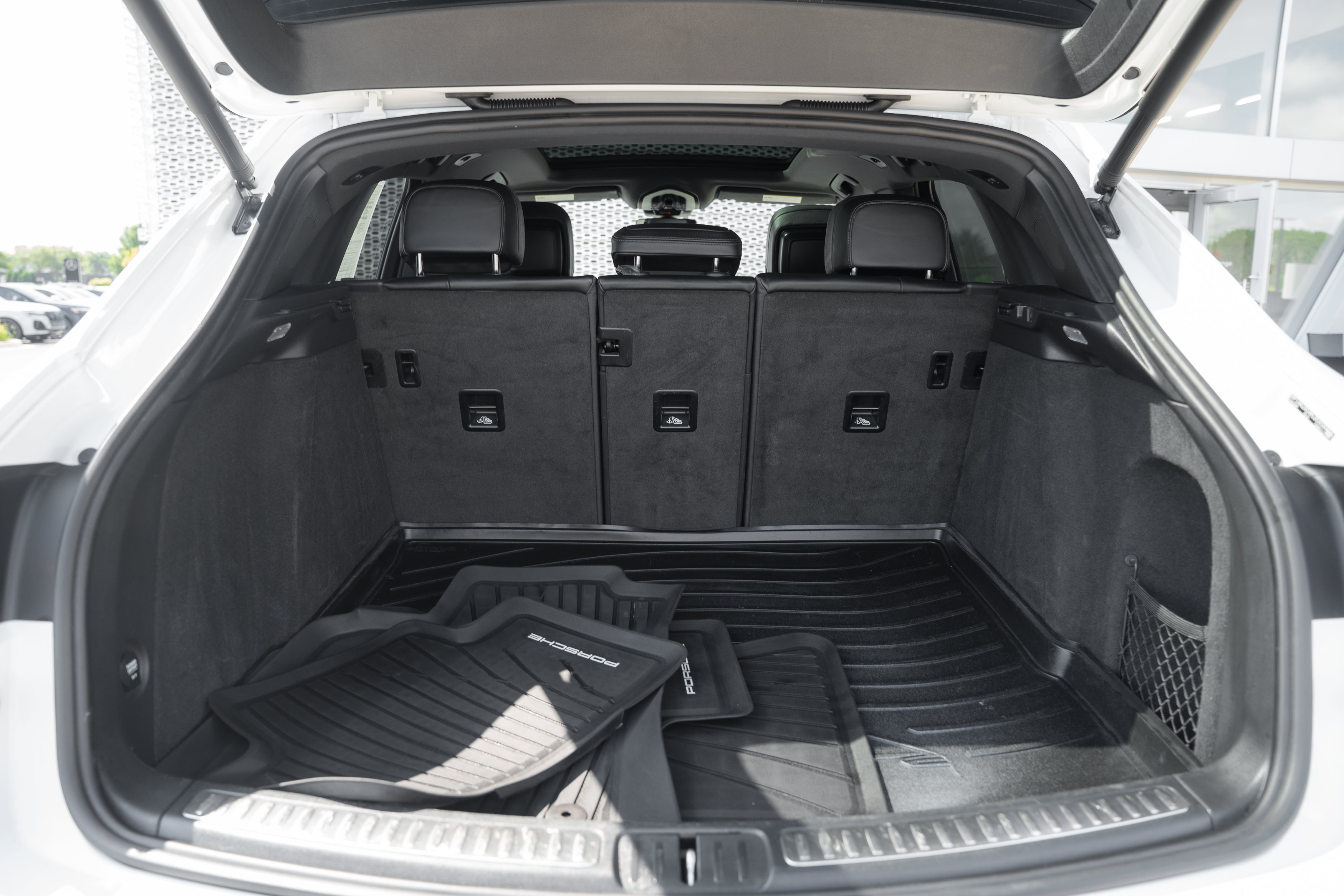 Used 2019 Porsche Macan AWD/4WD image 27