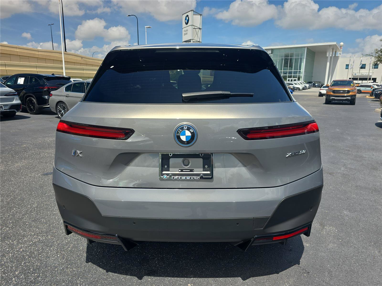 Certified 2025 BMW iX xDrive50 w/ Luxury Package AWD/4WD image 4