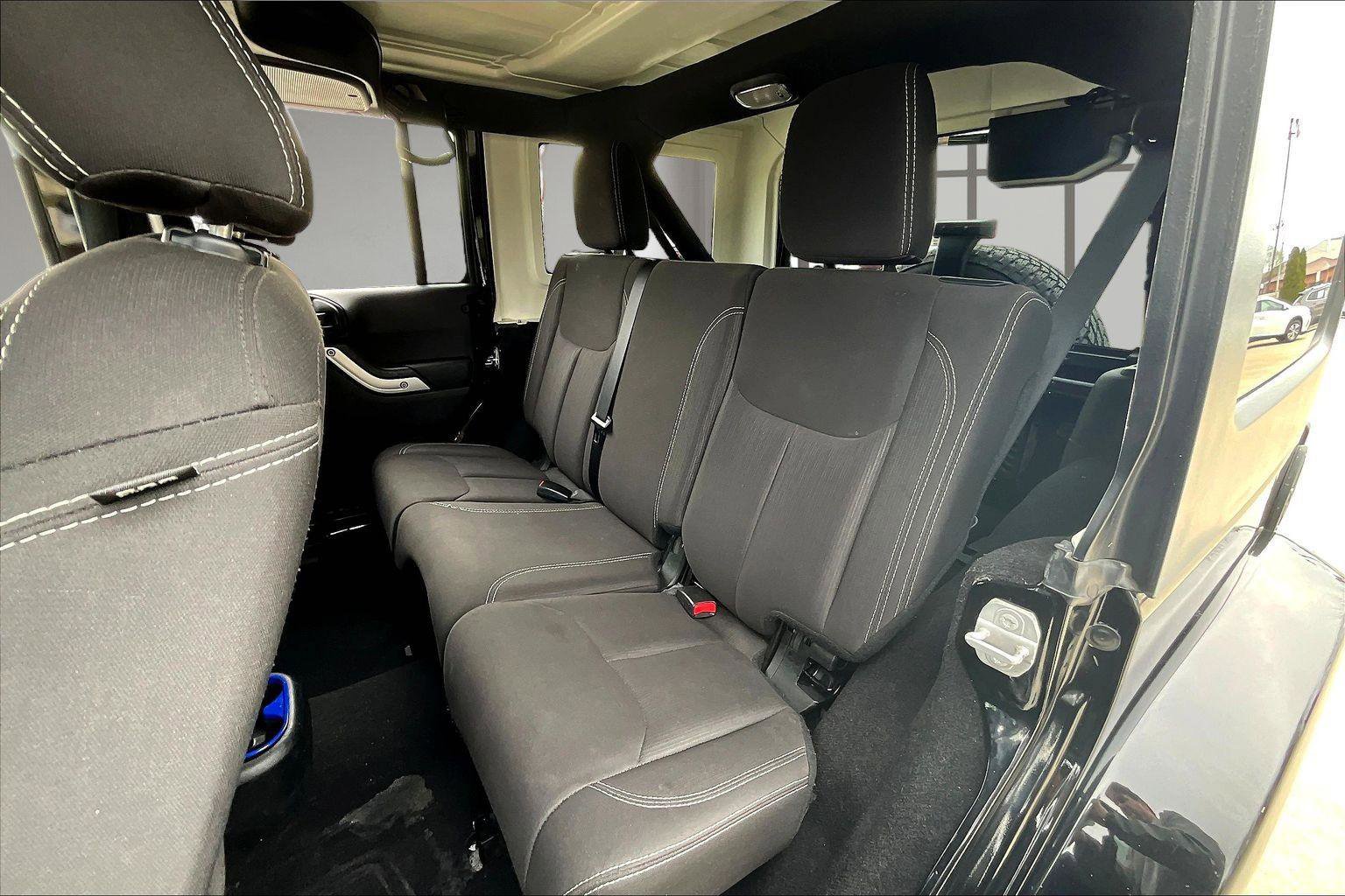 Used 2018 Jeep Wrangler Unlimited Sahara image 25