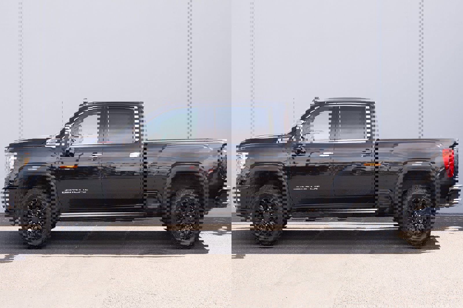 Used 2023 GMC Sierra 3500 Denali w/ Denali Black Diamond Edition image 31