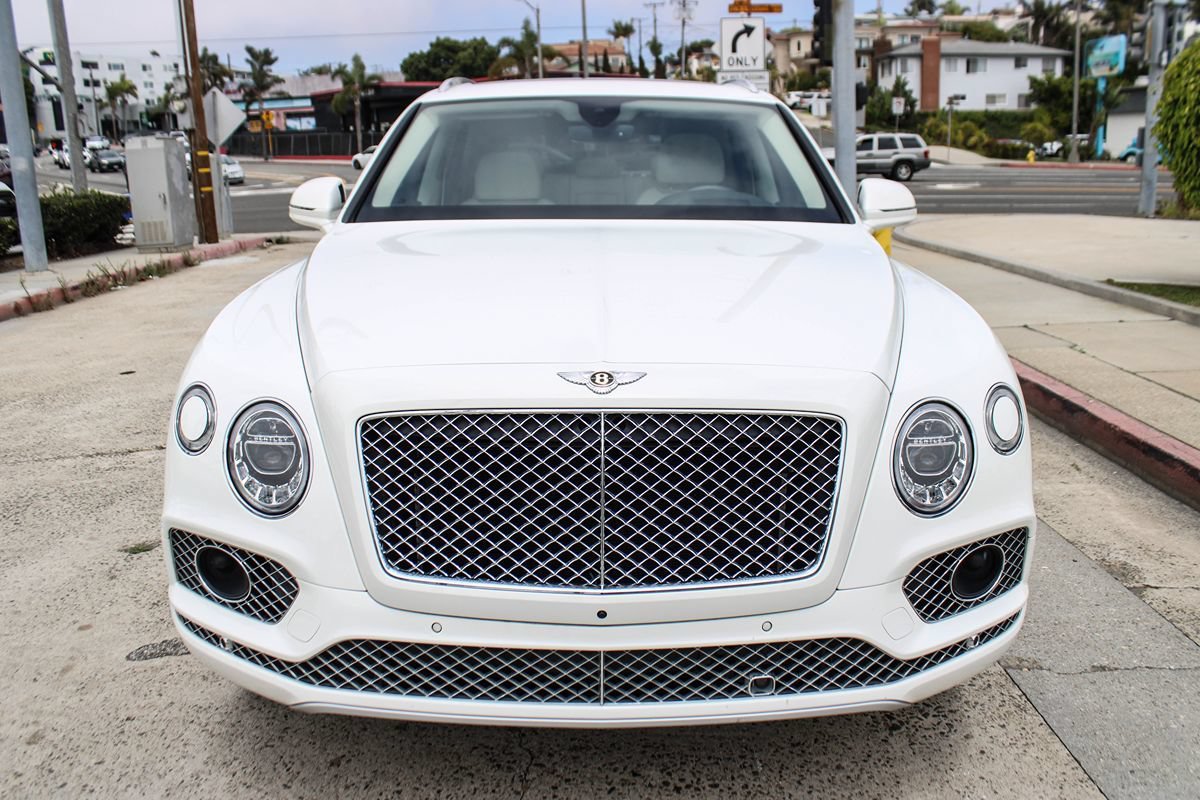 Used 2020 Bentley Bentayga Plug-In Hybrid AWD/4WD image 9