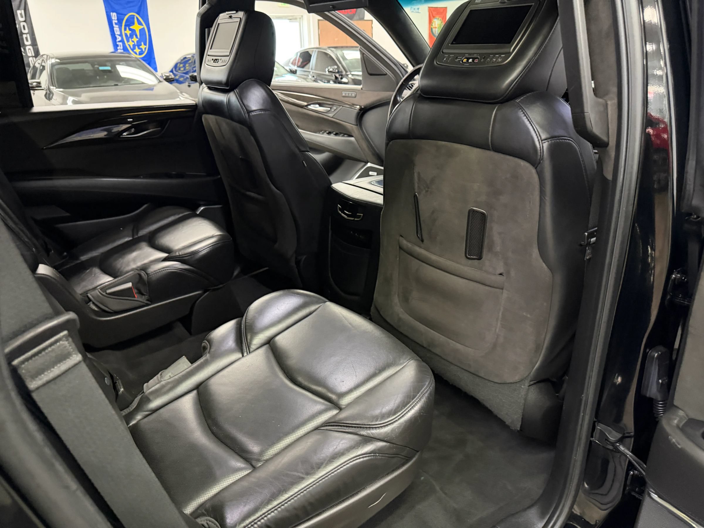 Used 2018 Cadillac Escalade Platinum RWD image 23