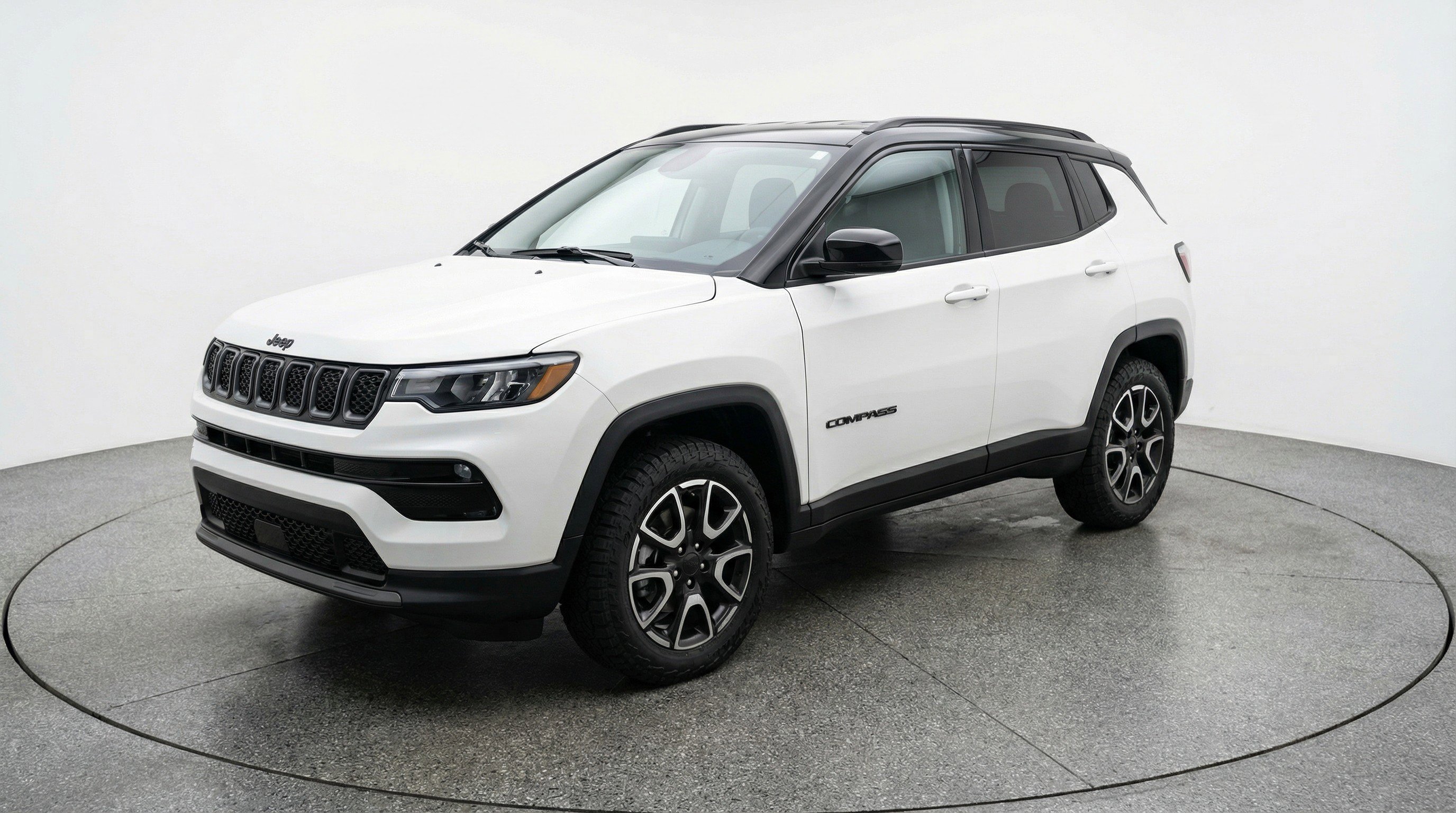 Used 2025 Jeep Compass Trailhawk AWD/4WD image 3