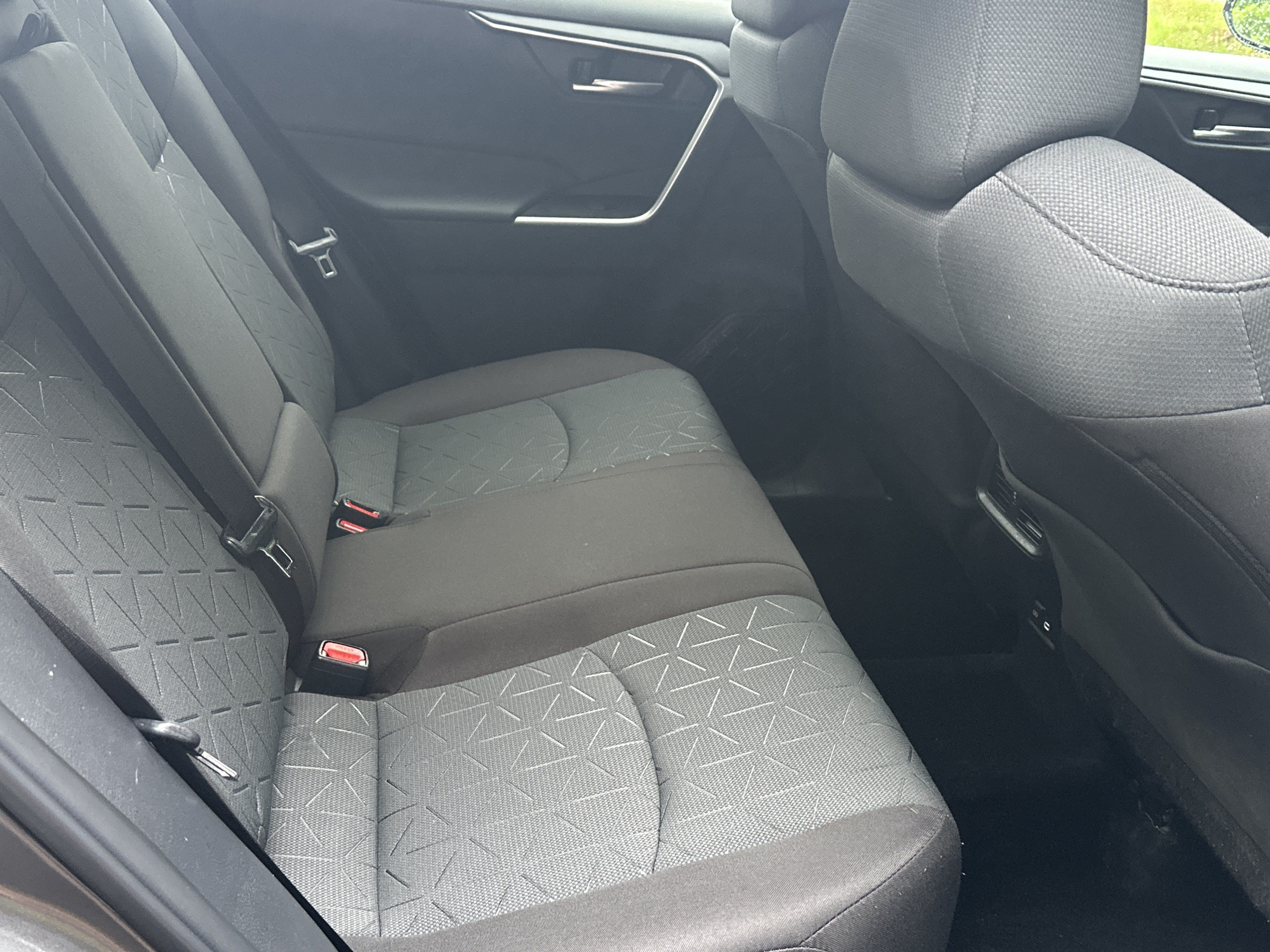 Used 2025 Toyota RAV4 XLE w/ Convenience Package FWD image 17