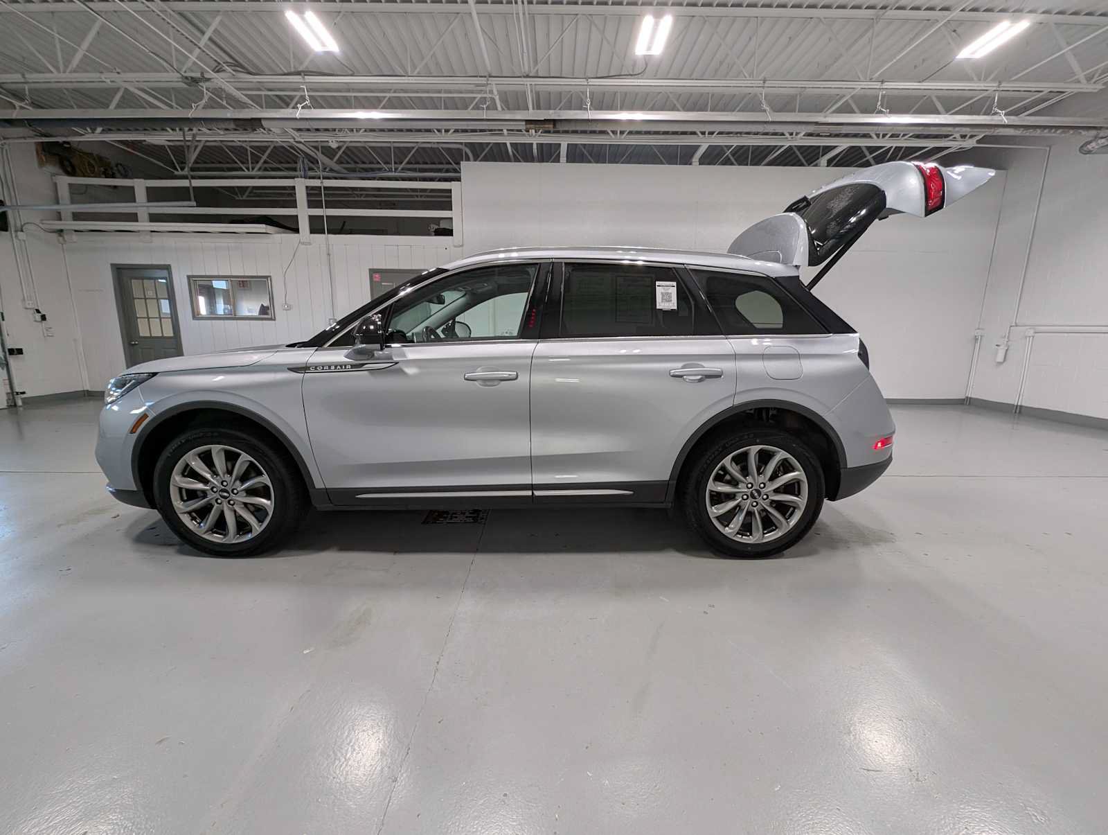 Used 2022 Lincoln Corsair AWD w/ Premium Package image 12
