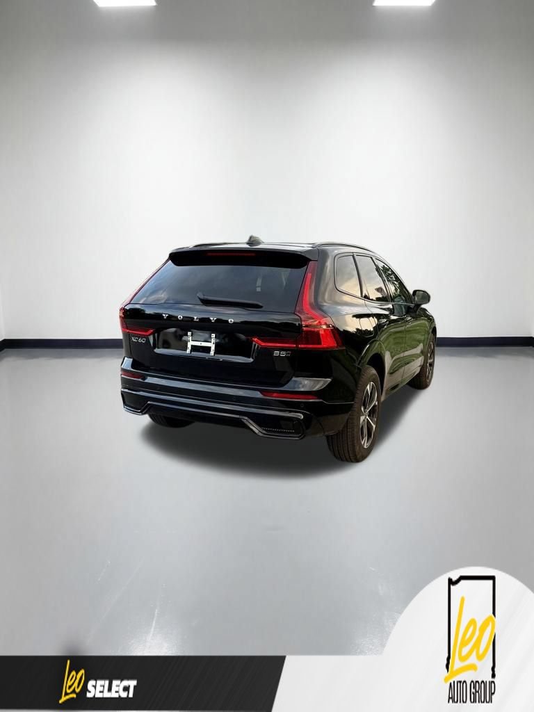 Used 2026 Volvo XC60 B5 Core AWD/4WD image 4