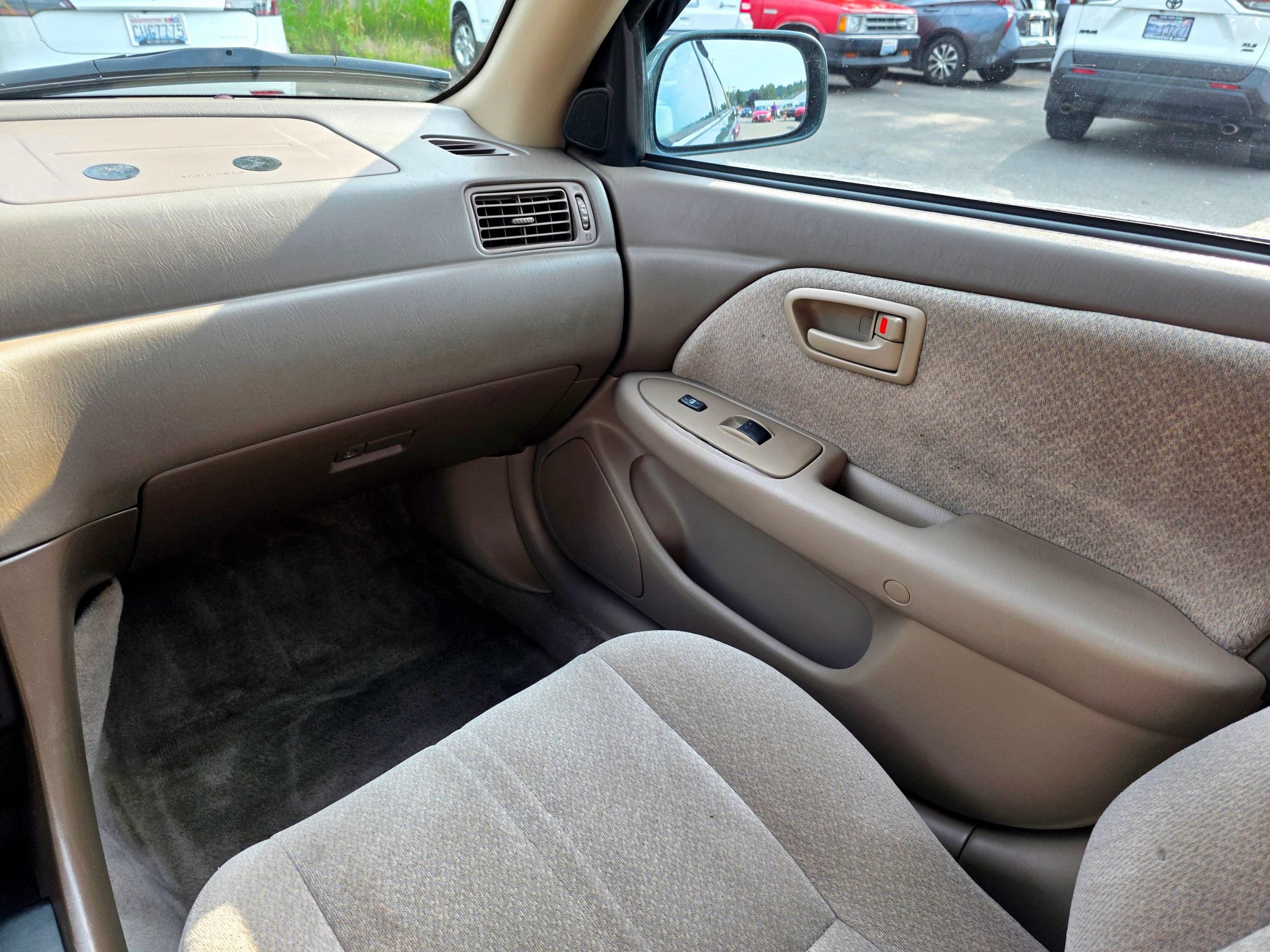 Used 2000 Toyota Camry LE FWD image 27