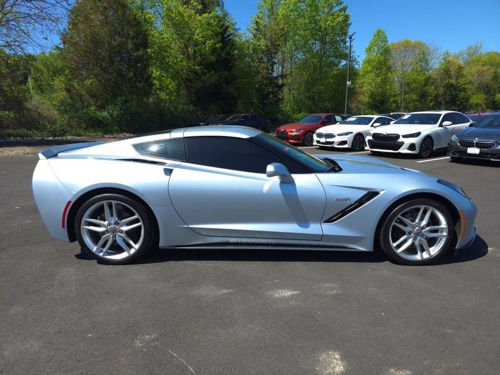 Used 2017 Chevrolet Corvette Stingray Coupe RWD image 4