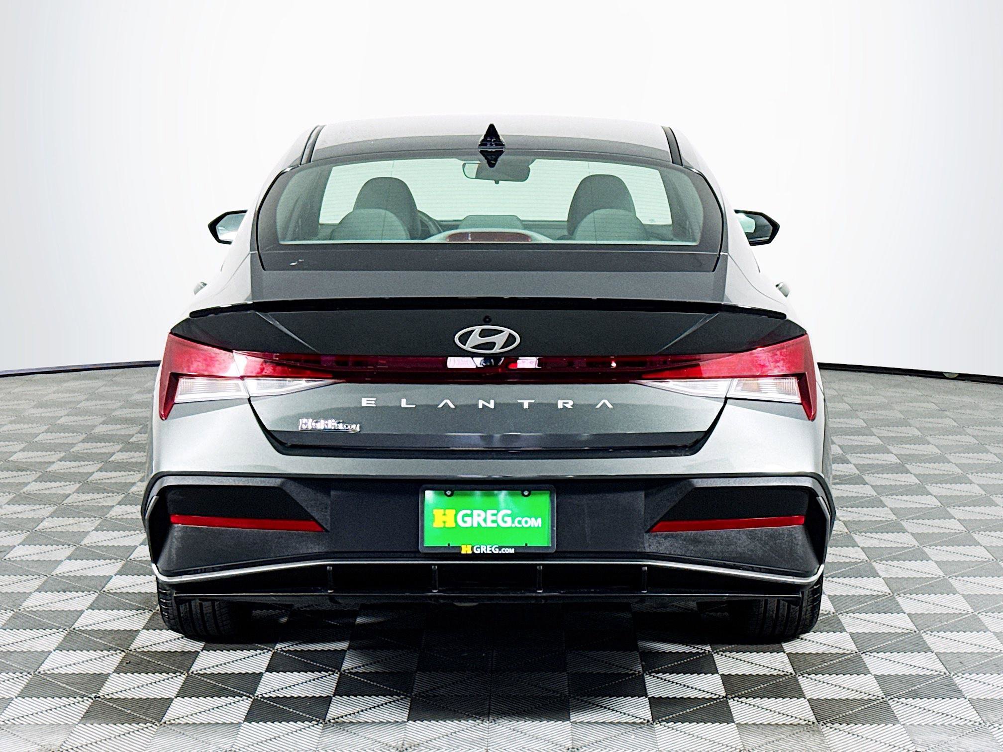 Used 2026 Hyundai Elantra Sport FWD image 8