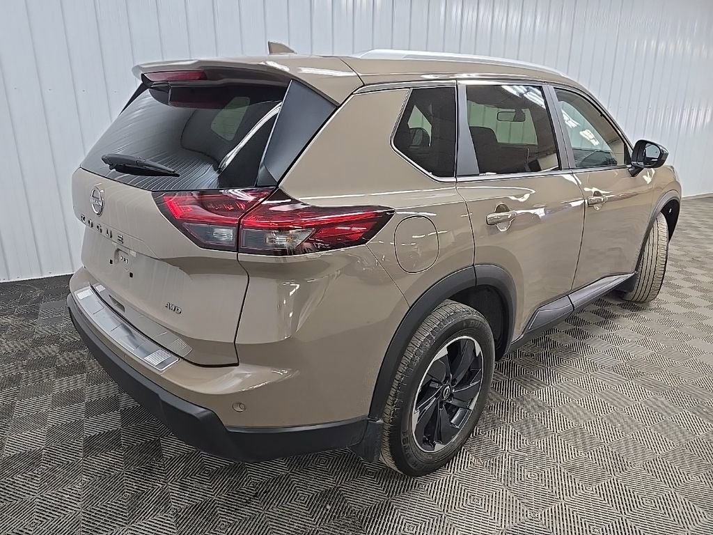 Used 2025 Nissan Rogue SV w/ SV Premium Package image 10