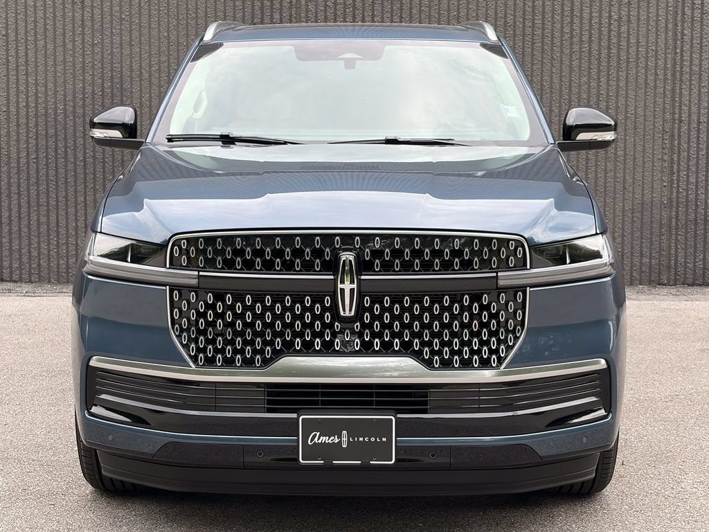 New 2027 Lincoln Navigator Reserve AWD/4WD image 3