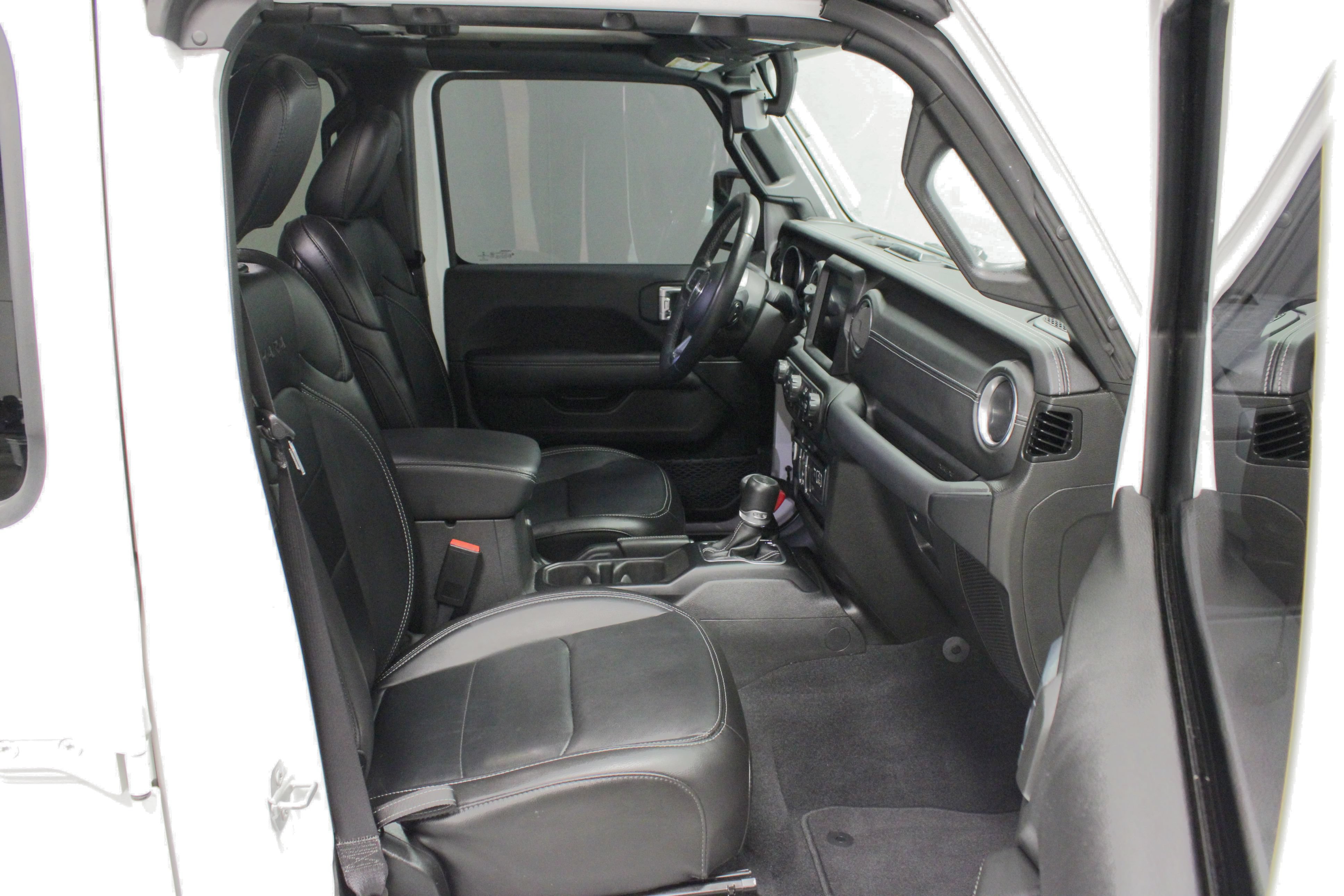 Used 2023 Jeep Wrangler Unlimited Sahara w/ Cold Weather Group AWD/4WD image 15