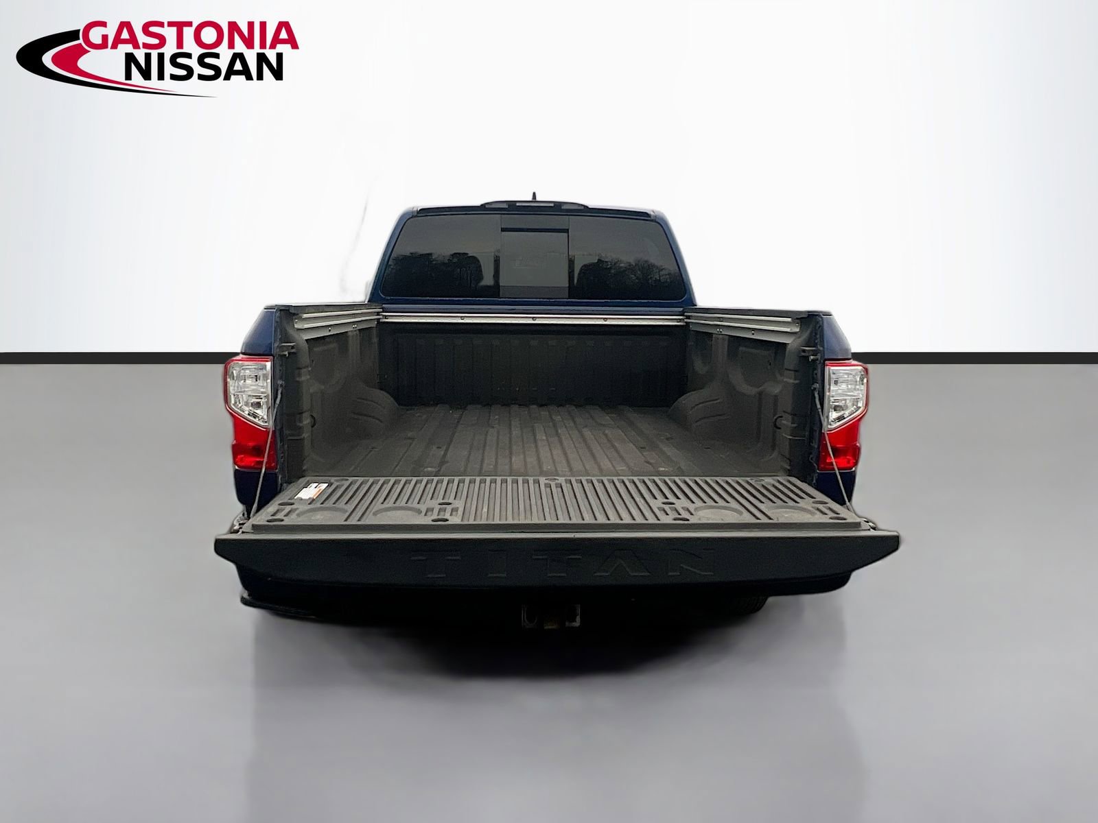 Used 2024 Nissan Titan SV w/ SV Convenience Package image 34