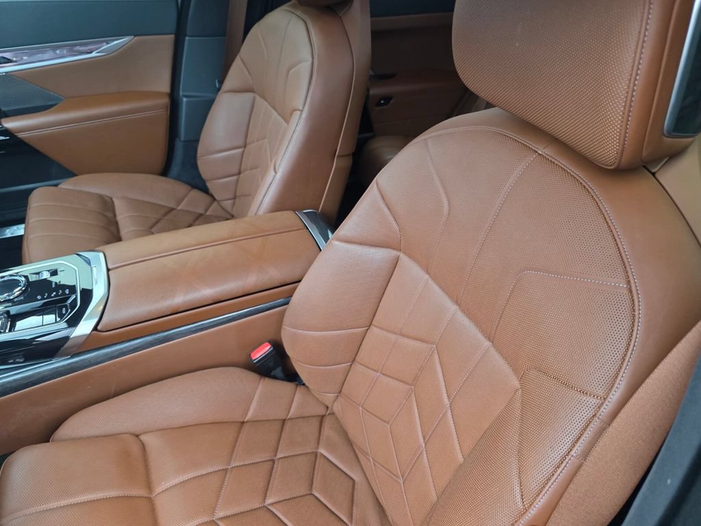 Certified 2023 BMW i7 xDrive60 AWD/4WD image 11