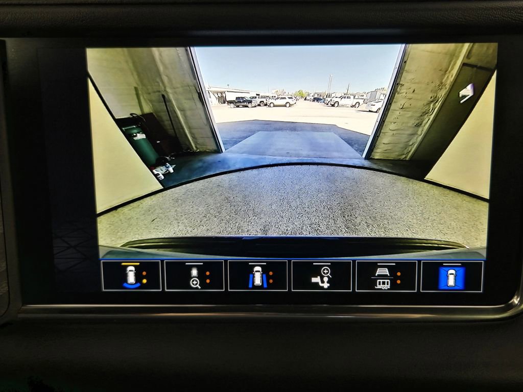 Used 2023 GMC Yukon XL Denali image 18