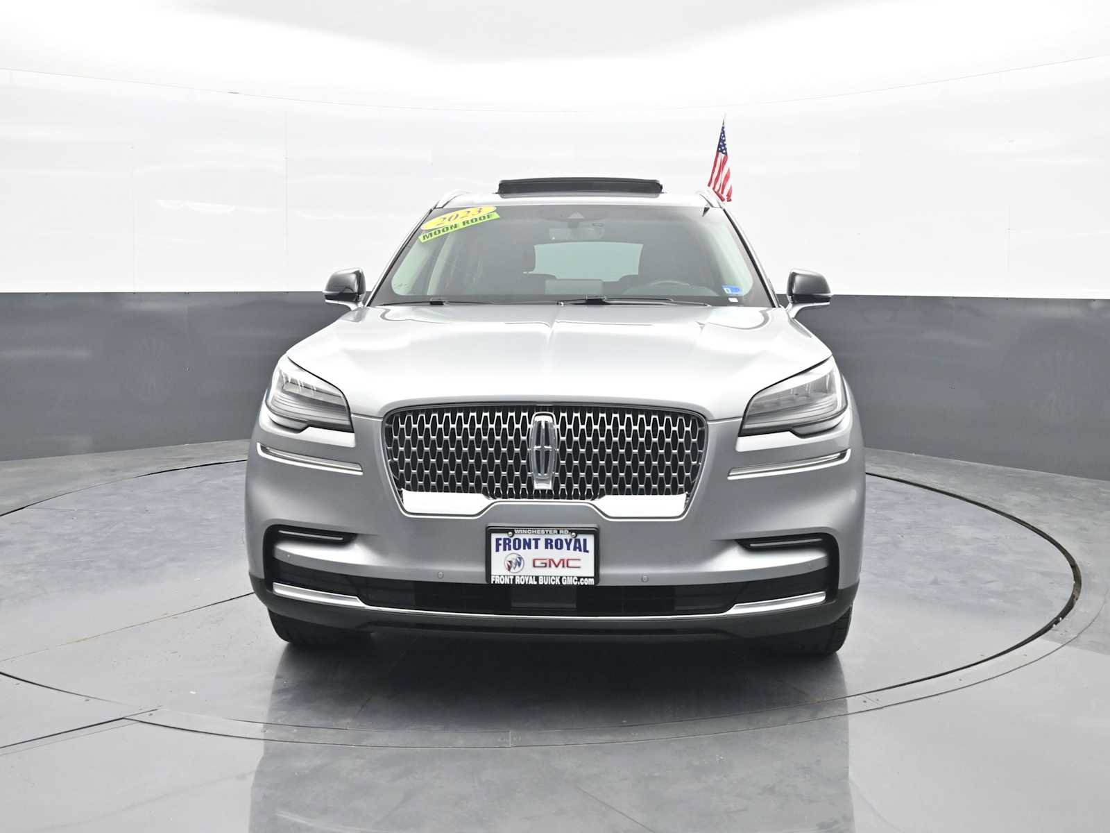 Used 2023 Lincoln Aviator AWD w/ Premium Package image 3
