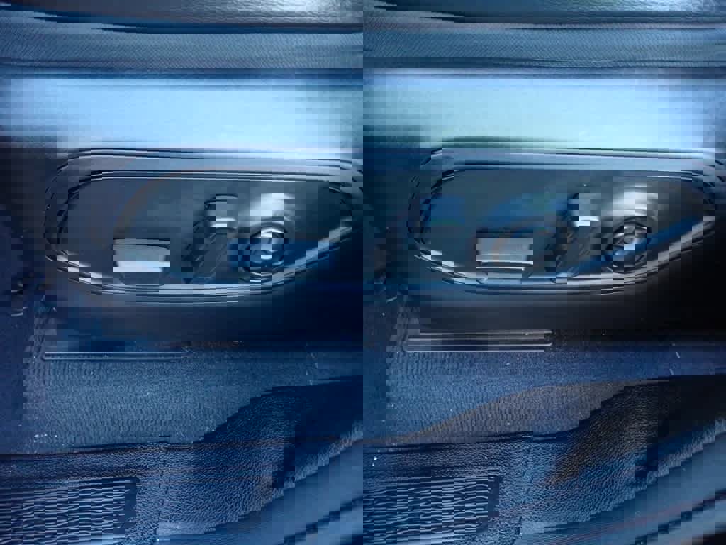 Used 2023 Jeep Grand Cherokee L Limited w/ Black Appearance Package image 18