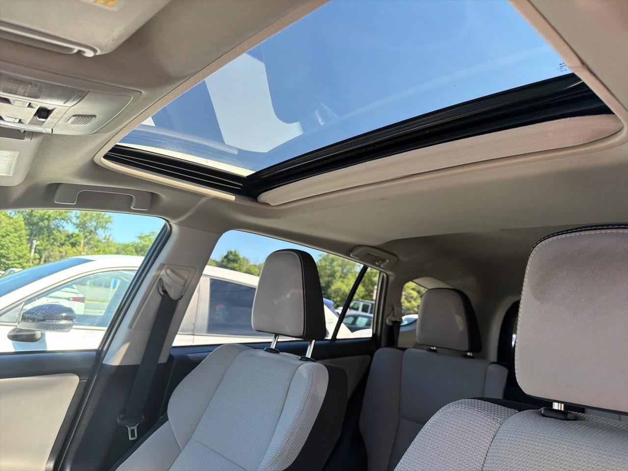 Used 2018 Toyota RAV4 XLE w/ Plus Extra Value Package AWD/4WD image 19