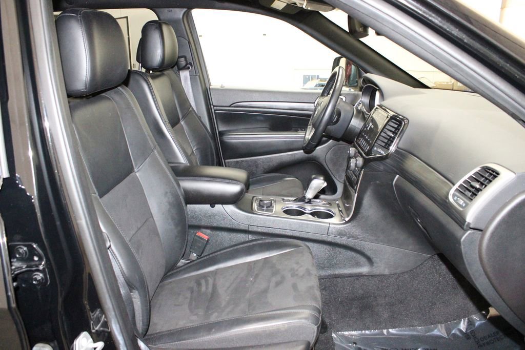 Used 2022 Jeep Grand Cherokee Laredo X image 16