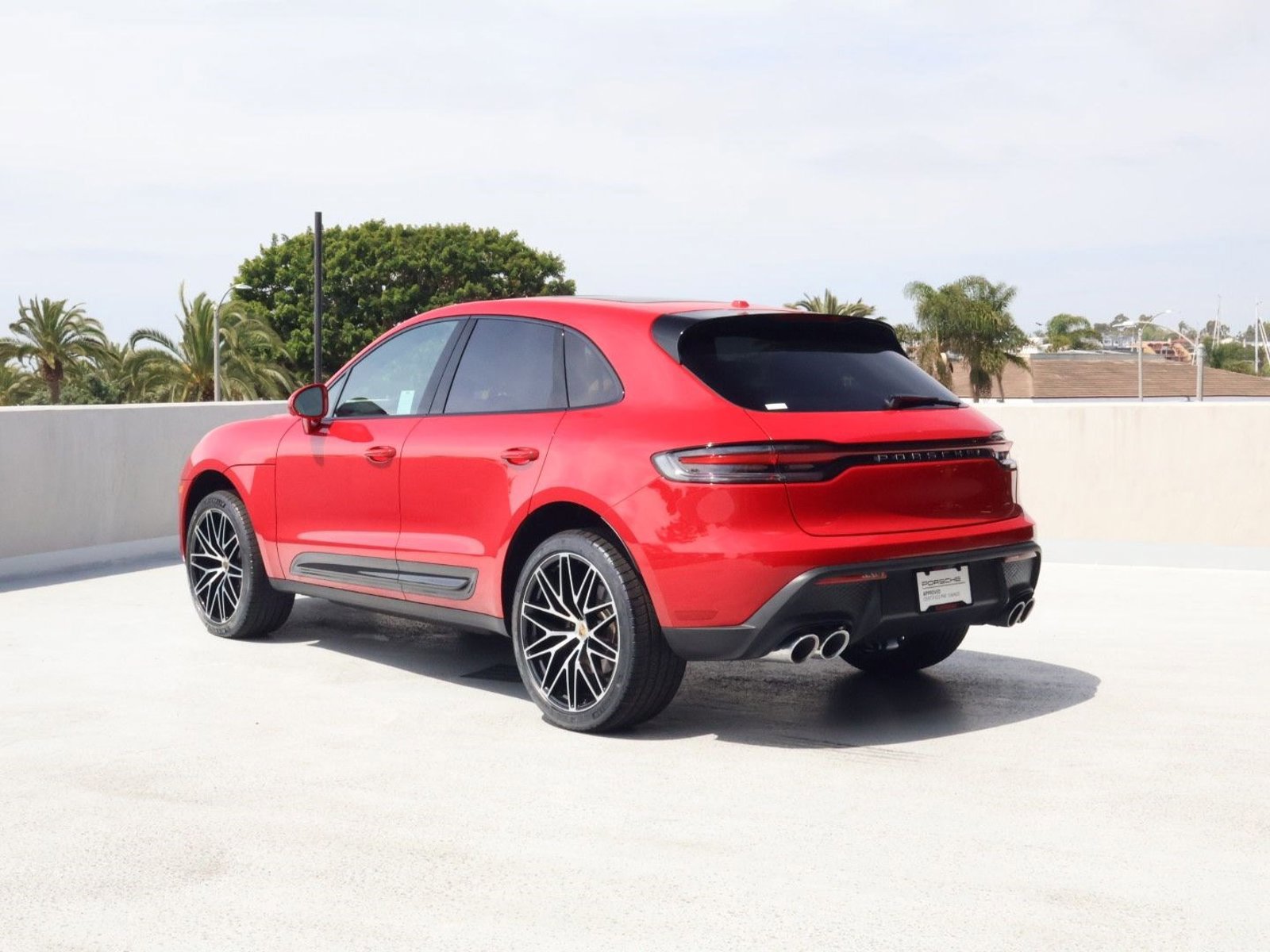Certified 2025 Porsche Macan image 3