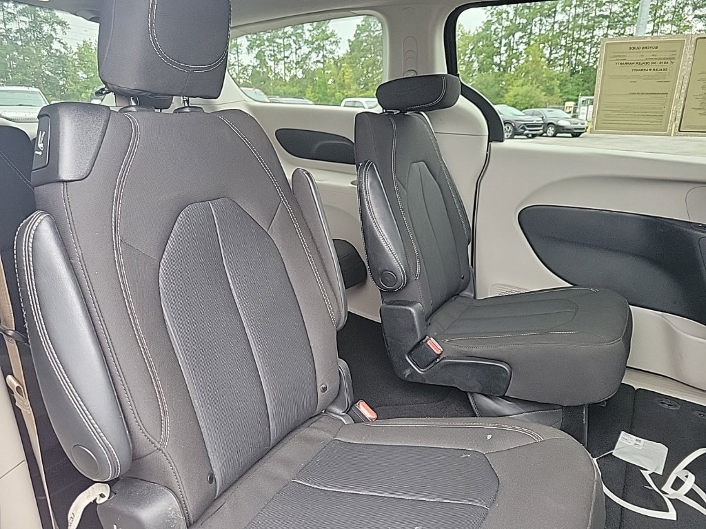 Used 2023 Chrysler Voyager LX FWD image 11