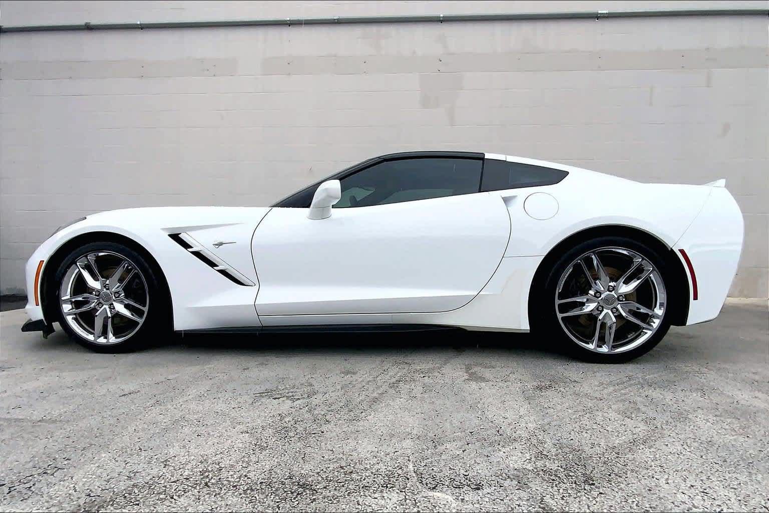 Used 2016 Chevrolet Corvette Stingray Coupe w/ 3LT Preferred Equipment Group RWD image 3