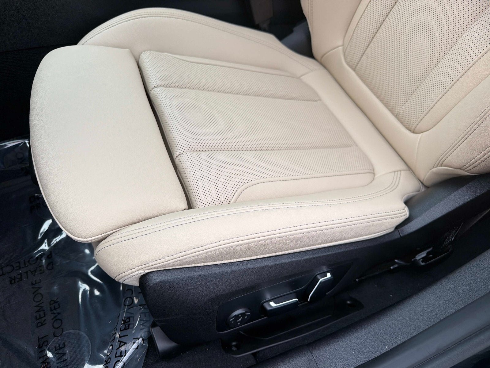 New 2026 BMW 330i Sedan w/ Convenience Package RWD image 18