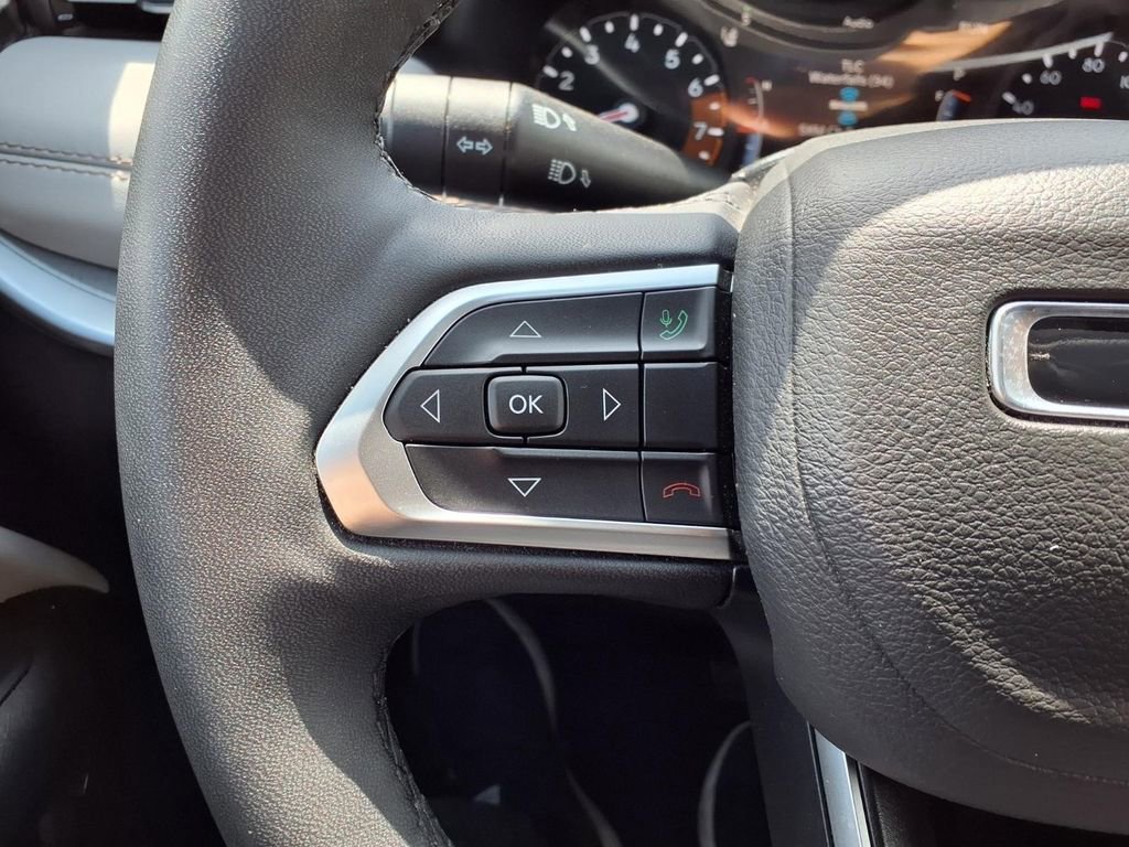 Used 2025 Jeep Compass Limited AWD/4WD image 12