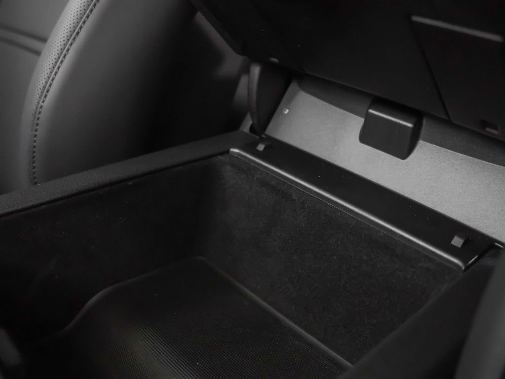 Certified 2025 Porsche Cayenne Coupe image 35